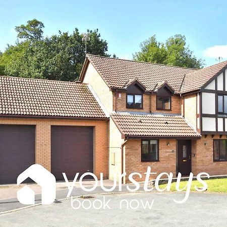 The Glade By Yourstays Huge Single Detached Holiday Home With Big Garden Newcastle-under-Lyme Bagian luar foto