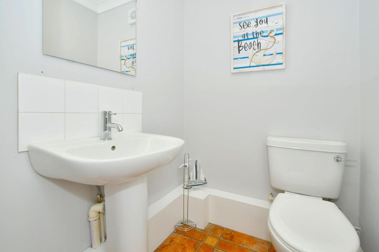 The Glade By Yourstays Huge Single Detached Holiday Home With Big Garden Newcastle-under-Lyme Bagian luar foto