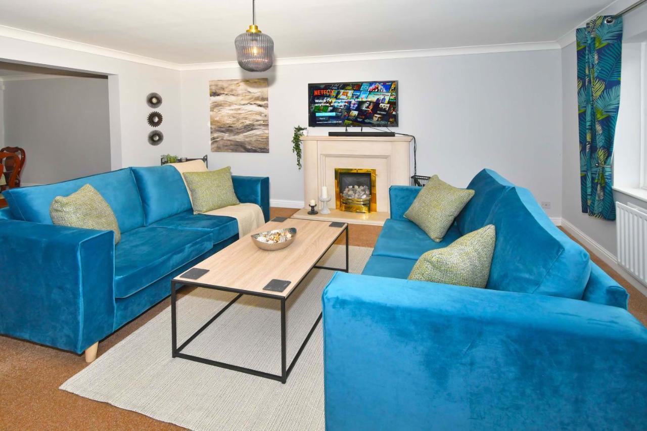 The Glade By Yourstays Huge Single Detached Holiday Home With Big Garden Newcastle-under-Lyme Bagian luar foto