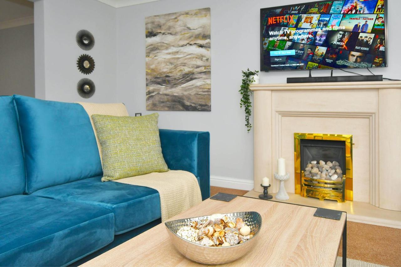 The Glade By Yourstays Huge Single Detached Holiday Home With Big Garden Newcastle-under-Lyme Bagian luar foto