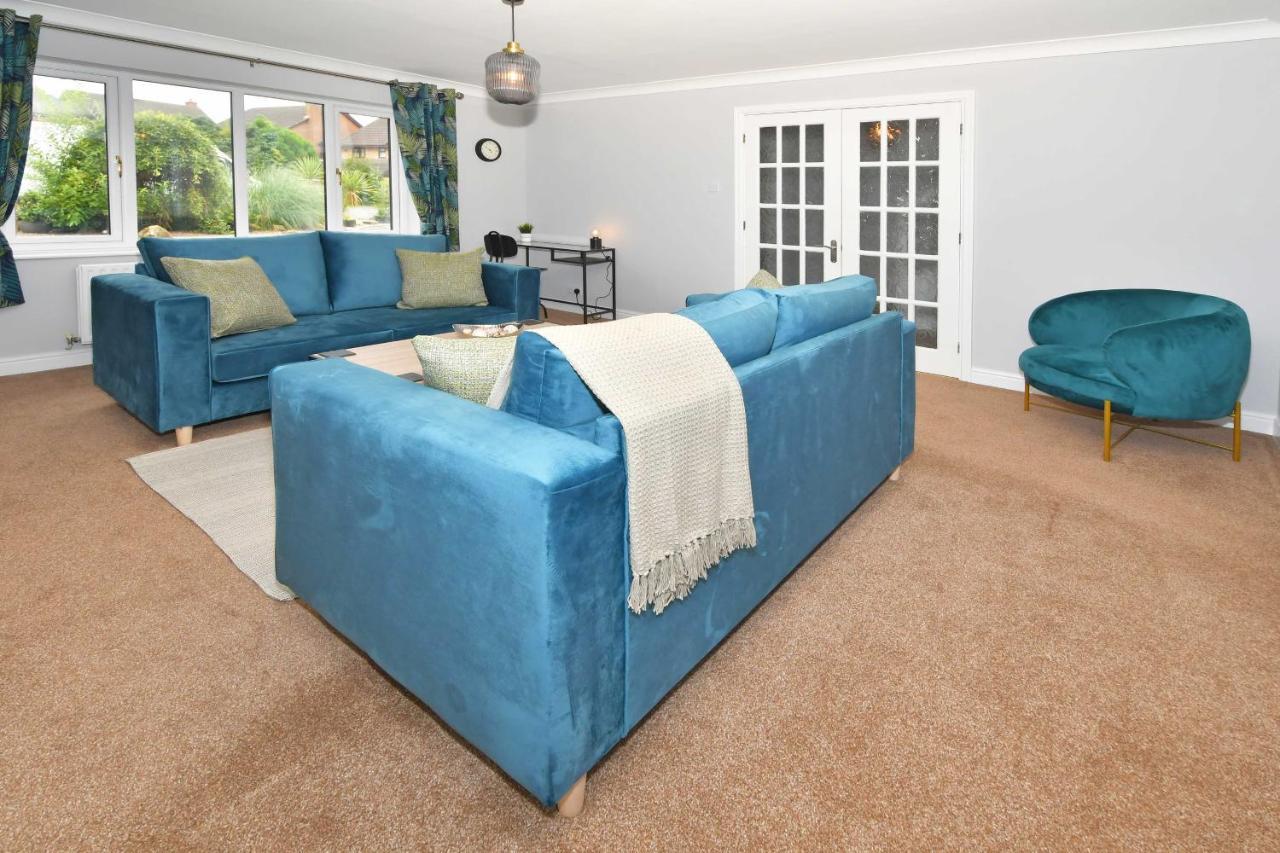 The Glade By Yourstays Huge Single Detached Holiday Home With Big Garden Newcastle-under-Lyme Bagian luar foto